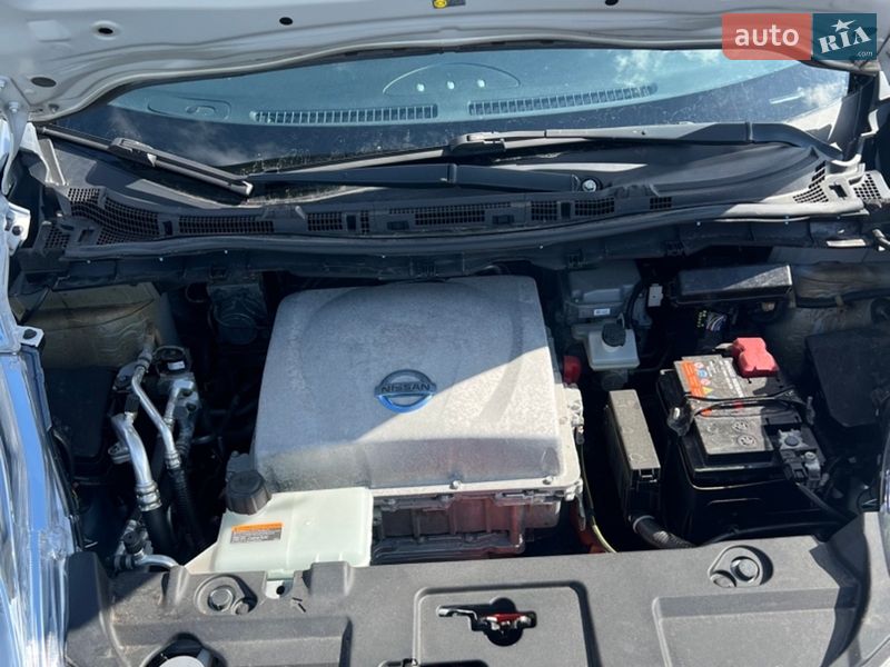 Хэтчбек Nissan Leaf 2013 в Бродах фото 21 Хэтчбек Nissan Leaf 2013 в Бродах
