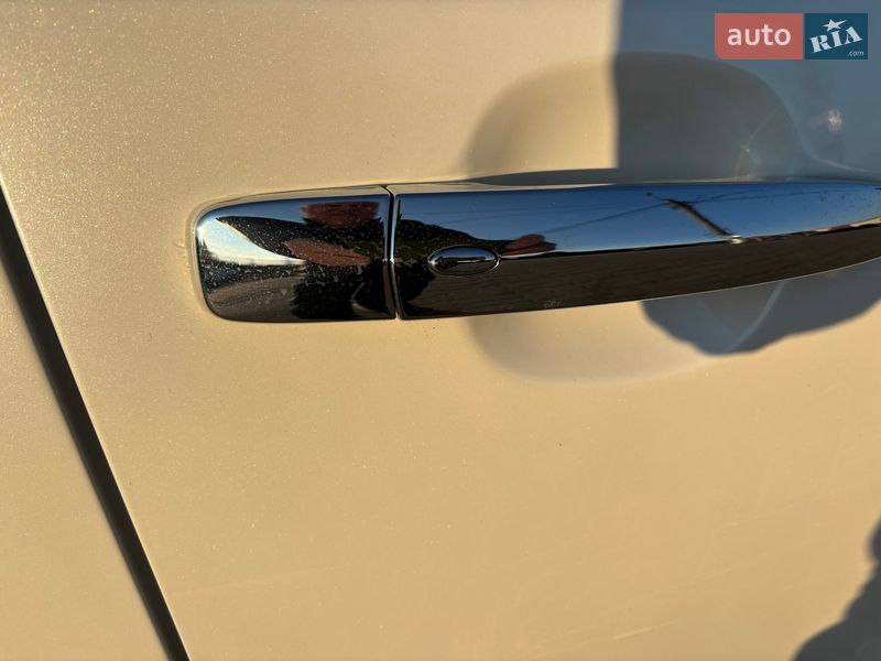 Хэтчбек Nissan Leaf 2014 в Нововолынске