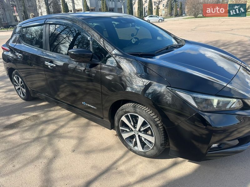 Хэтчбек Nissan Leaf 2018 в Хмельницком