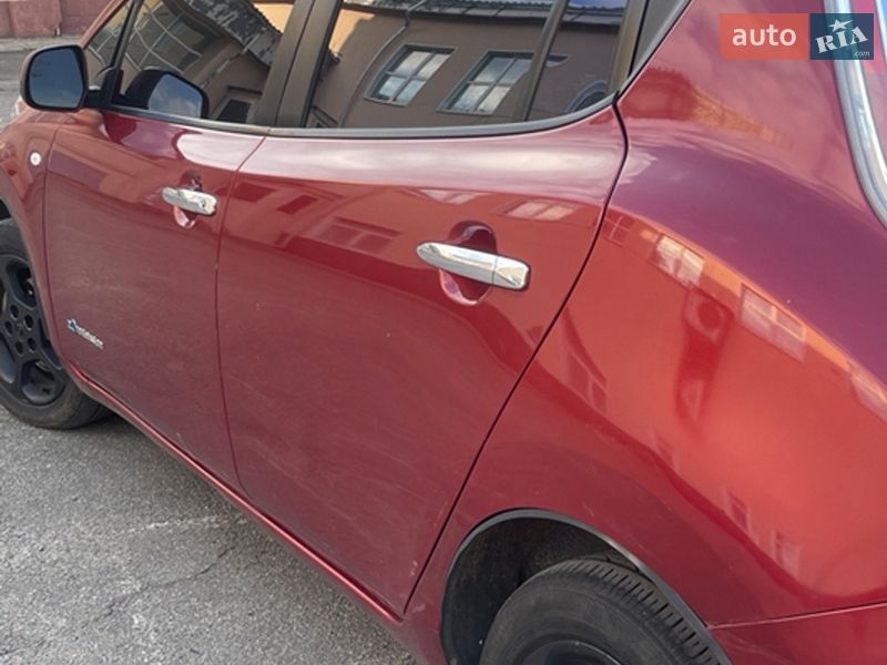 Хэтчбек Nissan Leaf 2012 в Днепре