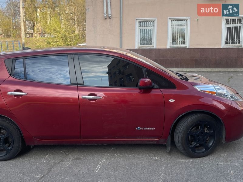 Хэтчбек Nissan Leaf 2012 в Днепре