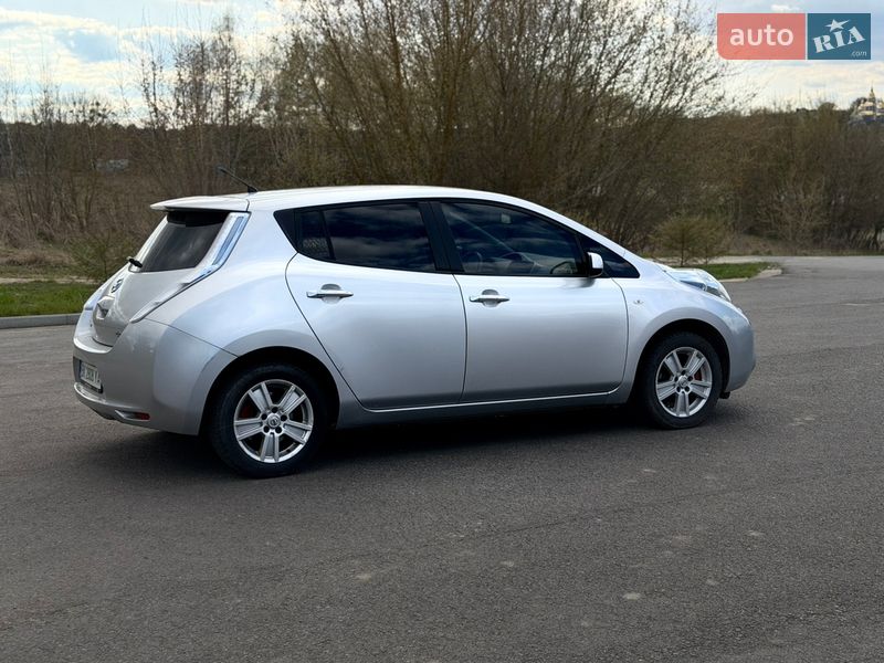 Хэтчбек Nissan Leaf 2012 в Ровно