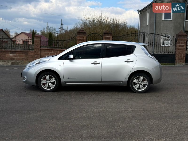 Хэтчбек Nissan Leaf 2012 в Ровно