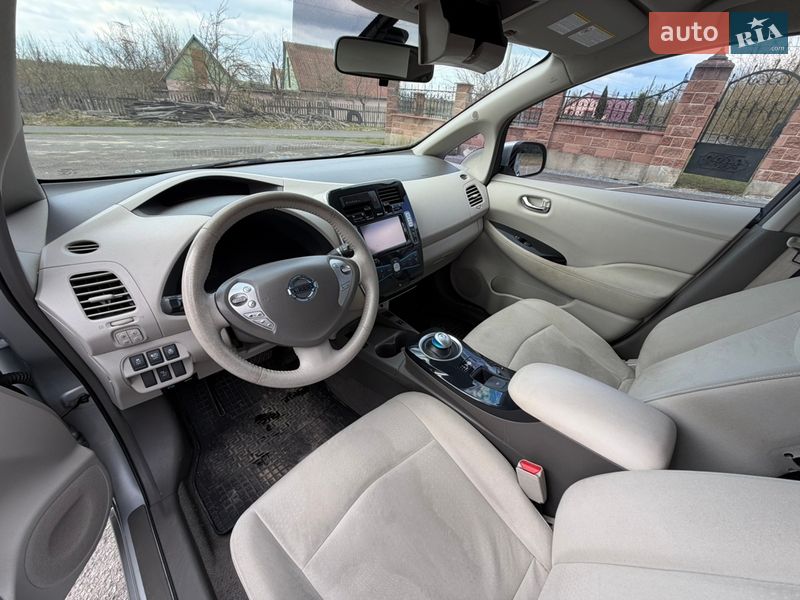 Хэтчбек Nissan Leaf 2012 в Ровно