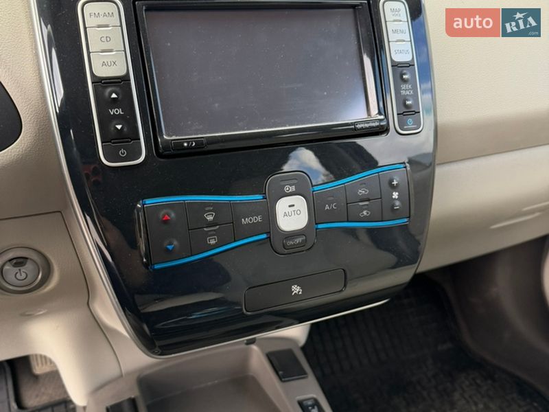 Хэтчбек Nissan Leaf 2012 в Ровно
