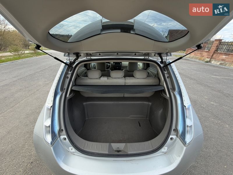 Хэтчбек Nissan Leaf 2012 в Ровно