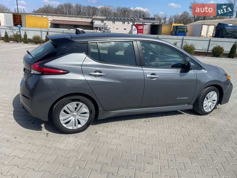 Хэтчбек Nissan Leaf 2018 в Томашполе