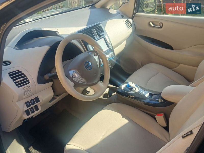 Хэтчбек Nissan Leaf 2012 в Ровно