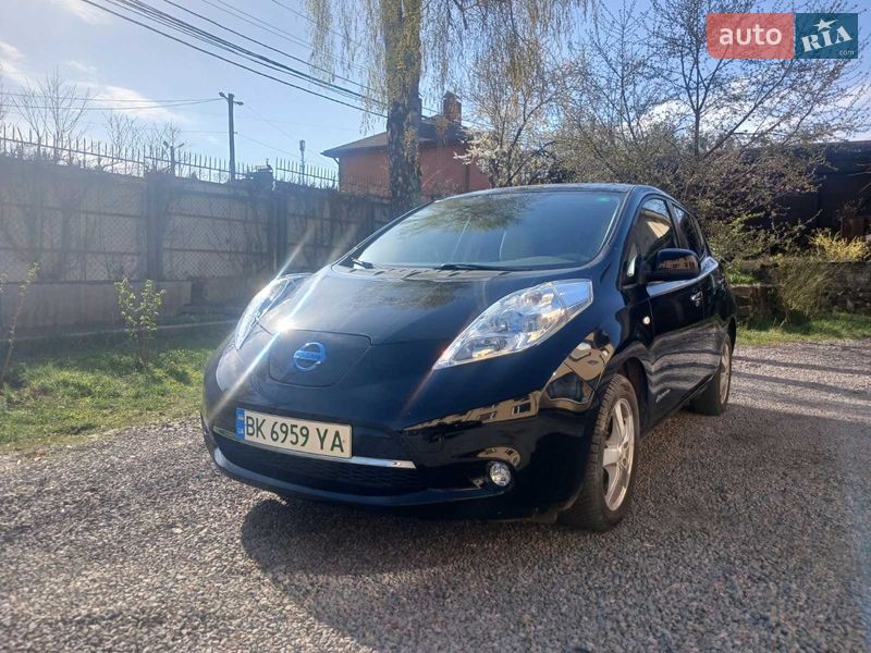 Хэтчбек Nissan Leaf 2012 в Ровно