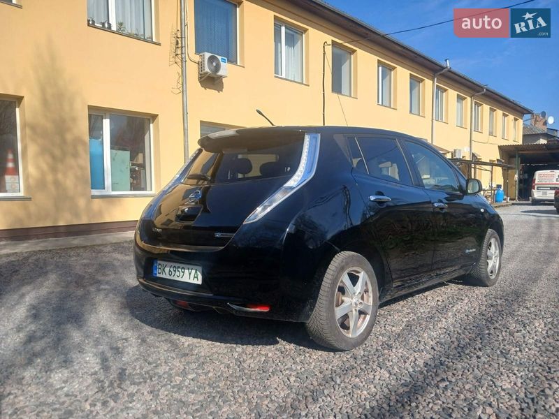 Хэтчбек Nissan Leaf 2012 в Ровно