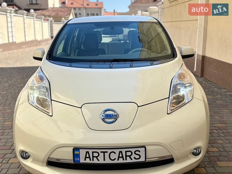 Хэтчбек Nissan Leaf 2012 в Одессе