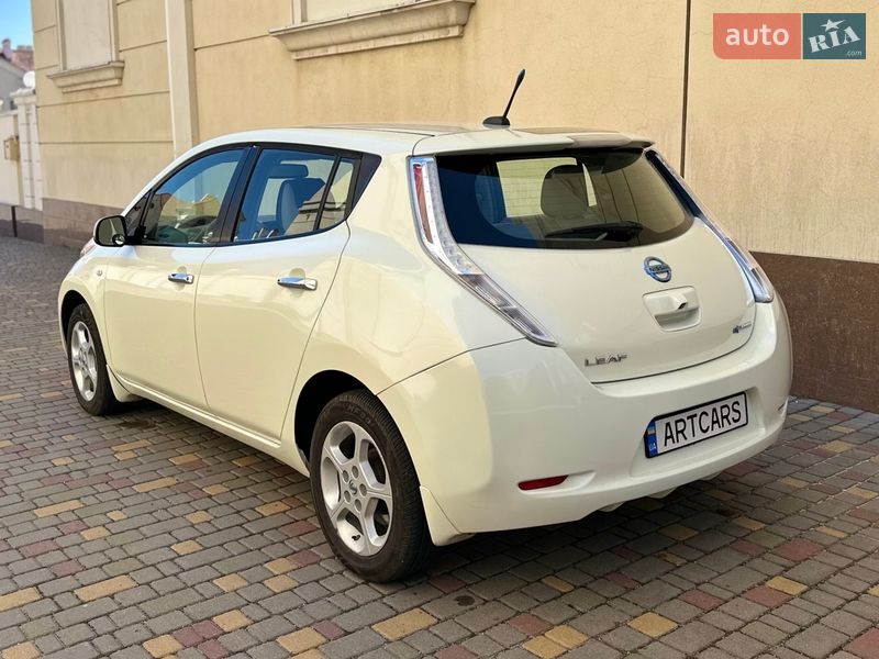 Хэтчбек Nissan Leaf 2012 в Одессе