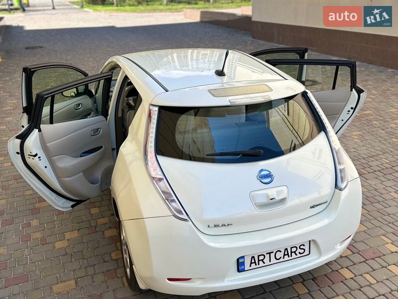Хэтчбек Nissan Leaf 2012 в Одессе