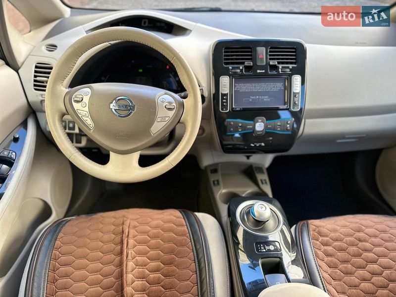 Хэтчбек Nissan Leaf 2012 в Одессе