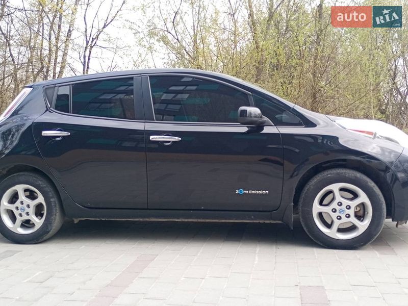 Хэтчбек Nissan Leaf 2015 в Тернополе