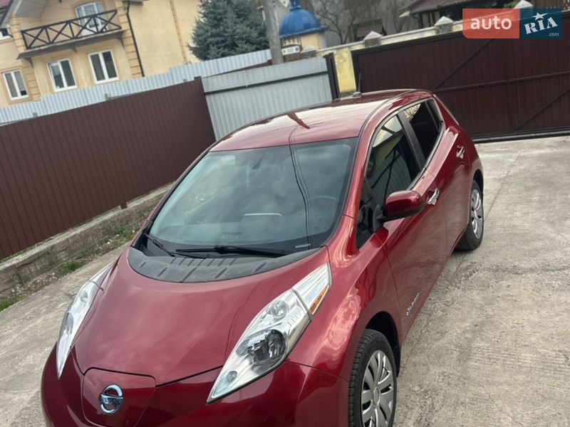 Хетчбек Nissan Leaf 2015 в Чернівцях