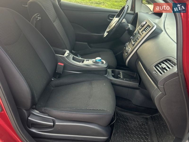 Хетчбек Nissan Leaf 2015 в Чернівцях
