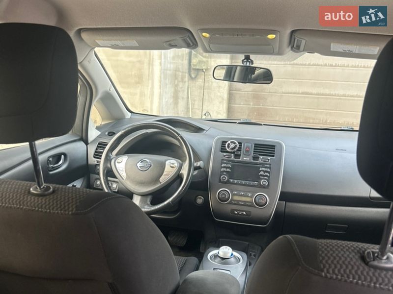 Хетчбек Nissan Leaf 2015 в Чернівцях