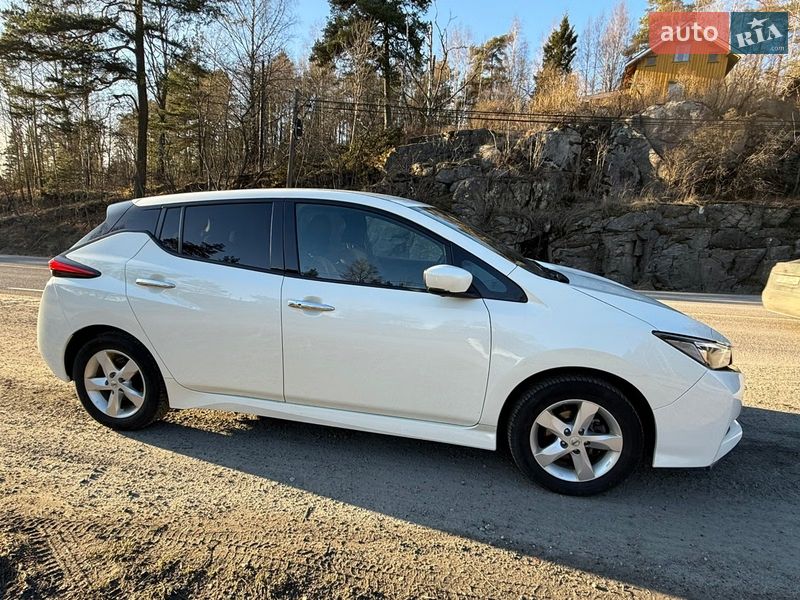 Хэтчбек Nissan Leaf 2020 в Киеве