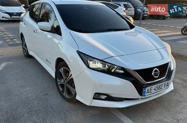 Хетчбек Nissan Leaf 2018 в Дніпрі