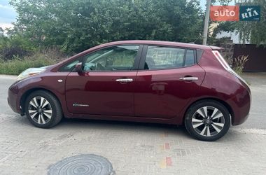Хэтчбек Nissan Leaf 2016 в Святопетровское