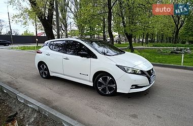 Хетчбек Nissan Leaf 2018 в Дніпрі