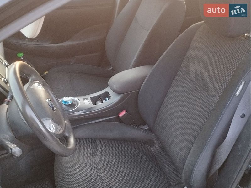 Хэтчбек Nissan Leaf 2016 в Одессе