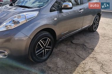 Хэтчбек Nissan Leaf 2014 в Гайвороне