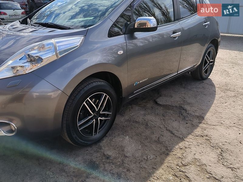 Хэтчбек Nissan Leaf 2014 в Гайвороне