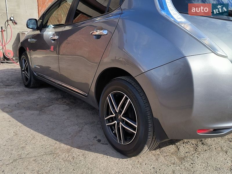 Хэтчбек Nissan Leaf 2014 в Гайвороне