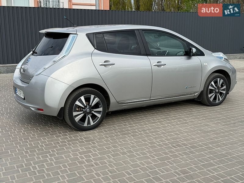 Хэтчбек Nissan Leaf 2013 в Кропивницком