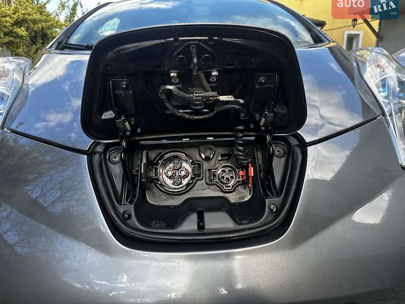 Хэтчбек Nissan Leaf 2014 в Львове