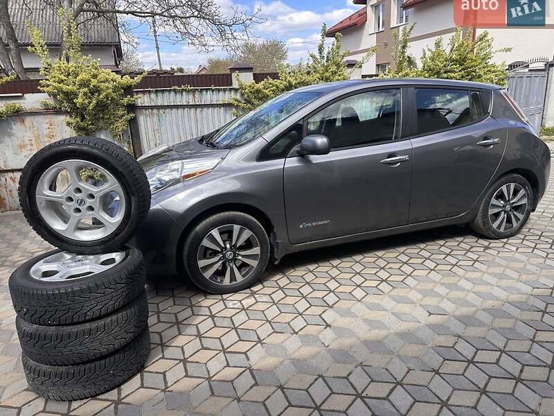 Хэтчбек Nissan Leaf 2014 в Львове