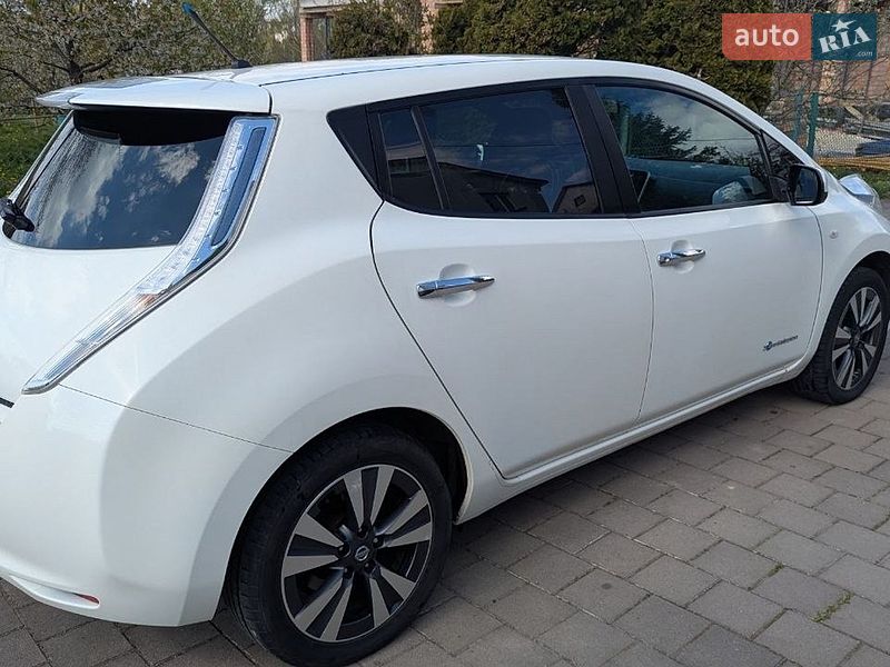Хетчбек Nissan Leaf 2015 в Рівному