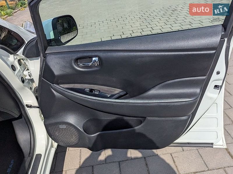 Хетчбек Nissan Leaf 2015 в Рівному