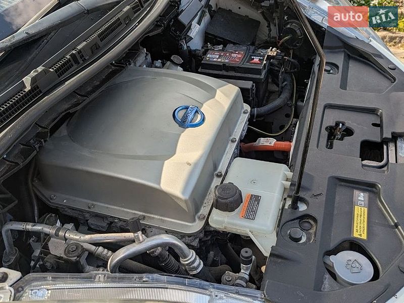 Хетчбек Nissan Leaf 2015 в Рівному