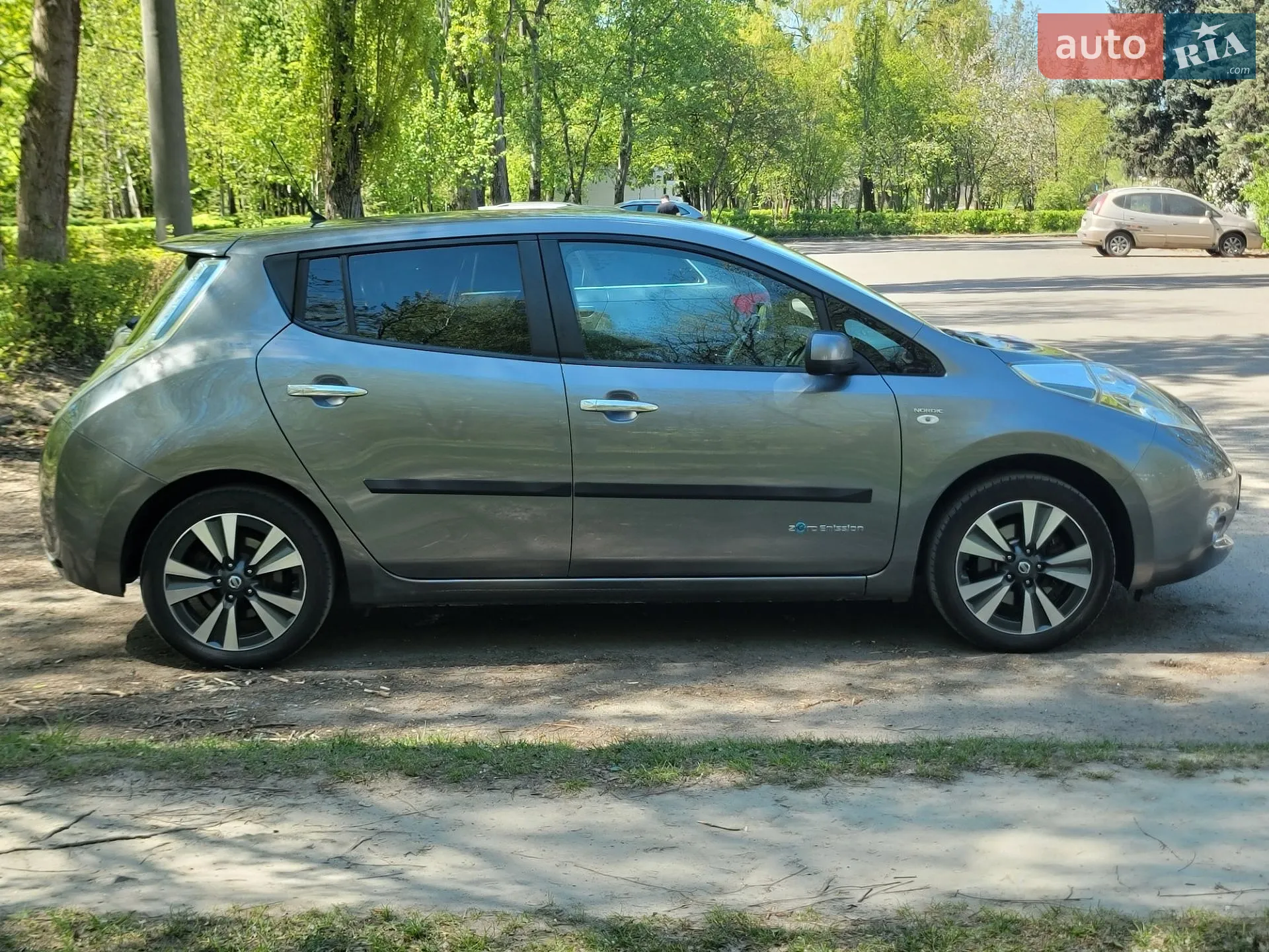 2017 Nissan Leaf - мініатюра 8