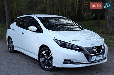 Хэтчбек Nissan Leaf 2020 в Смыге