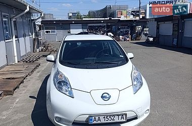 Хэтчбек Nissan Leaf 2015 в Киеве