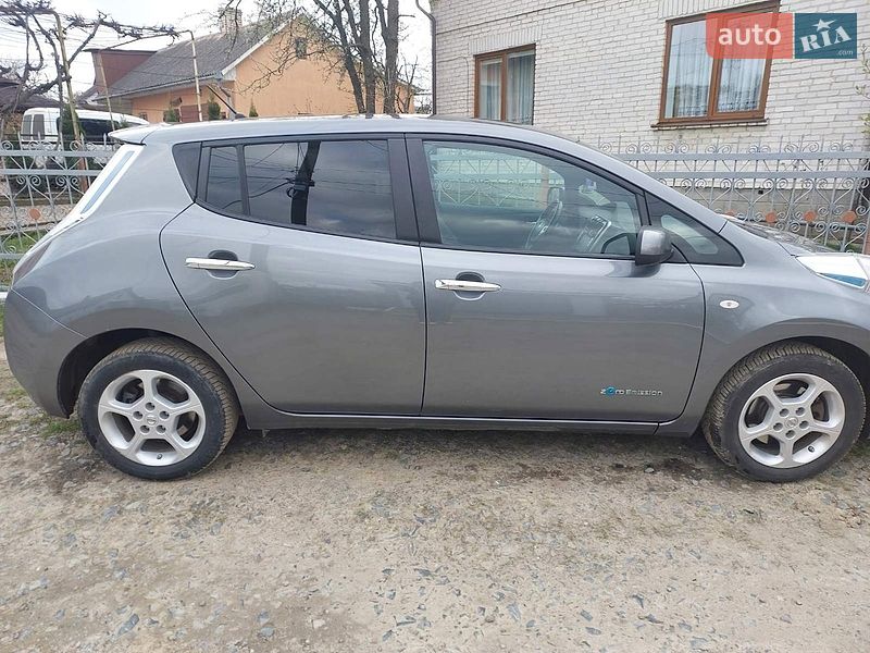 Хетчбек Nissan Leaf 2014 в Сокалі