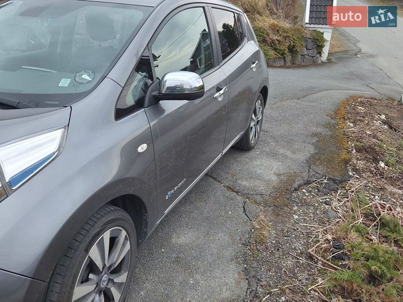 Хэтчбек Nissan Leaf 2014 в Умани