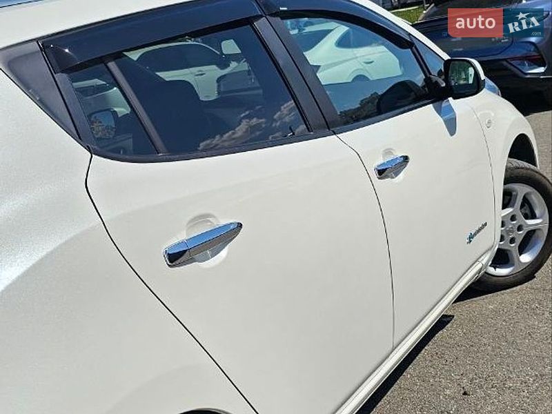 Хэтчбек Nissan Leaf 2017 в Киеве
