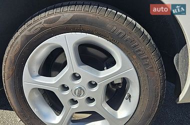 Хэтчбек Nissan Leaf 2017 в Киеве