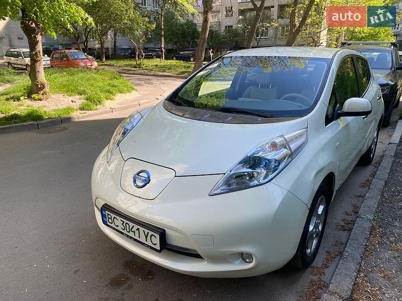 Хэтчбек Nissan Leaf 2012 в Львове