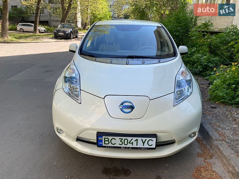 Хэтчбек Nissan Leaf 2012 в Львове