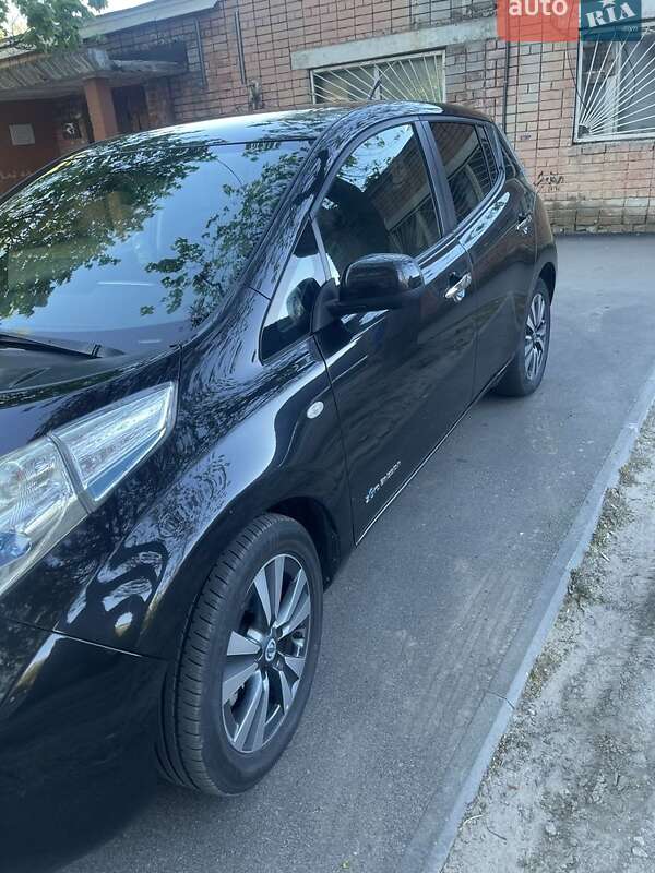 Хэтчбек Nissan Leaf 2014 в Днепре
