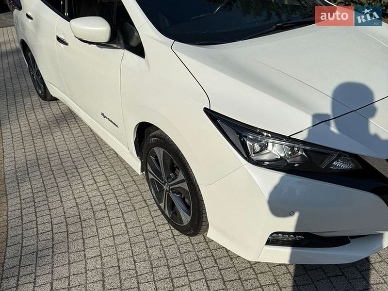 Хэтчбек Nissan Leaf 2019 в Львове