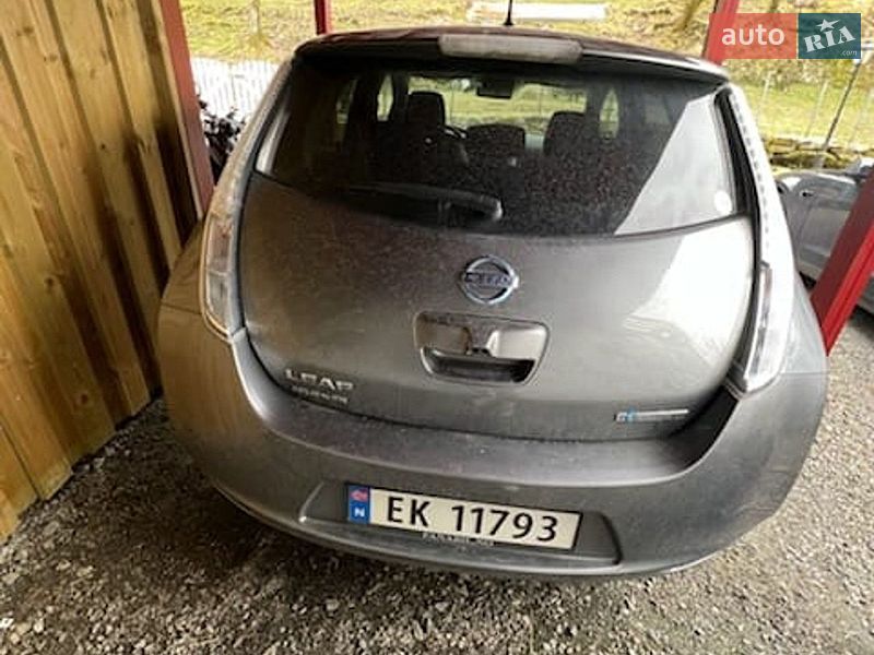 Хэтчбек Nissan Leaf 2015 в Умани