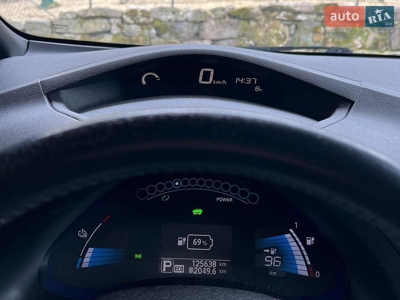 Хэтчбек Nissan Leaf 2015 в Умани