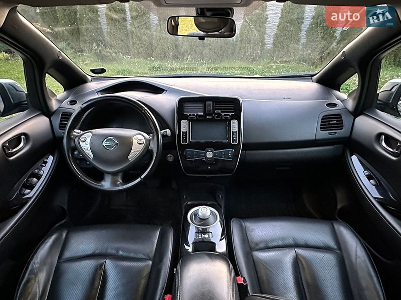 Хэтчбек Nissan Leaf 2016 в Днепре